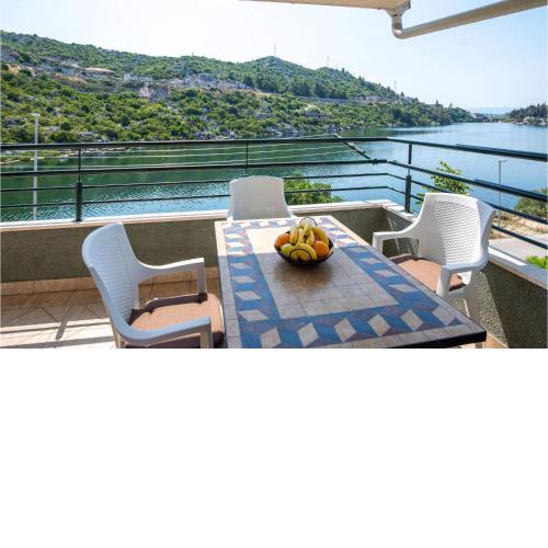 5 Bedroom Stunning Apartment In Ploce