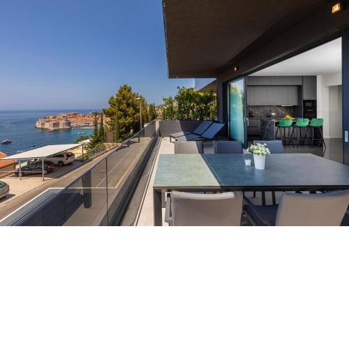 5 star Luxury Seaview Apartment