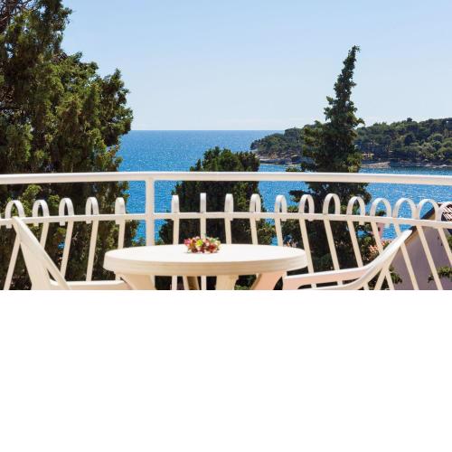 50 Meter bis zum Strand mit Meerblick, Küche, WLAN, Klima