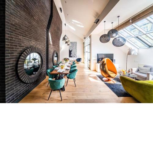 5BR+2Bath Old Town Industrial Penthouse, A/C