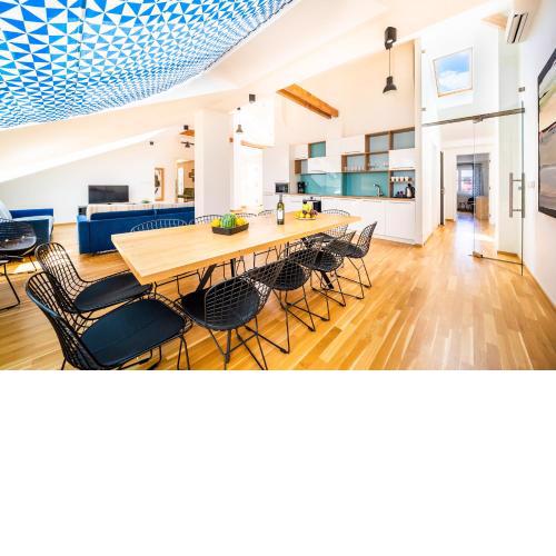 5BR+3.5BT Wilson Central apt.