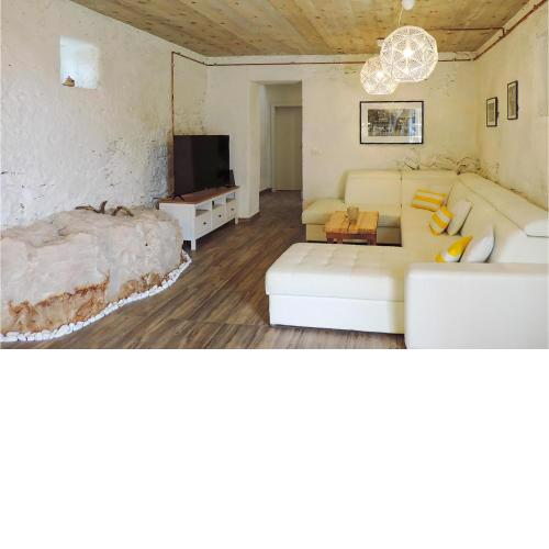 6 Bedroom Awesome Home In Labin