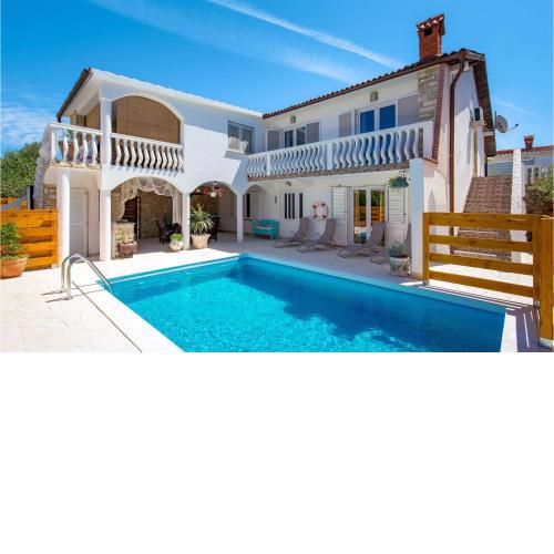 6 Bedroom Beautiful Home In Povljana