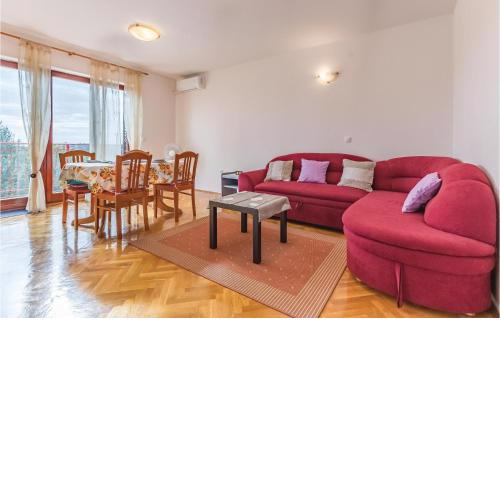 6 Bedroom Beautiful Home In Segotici