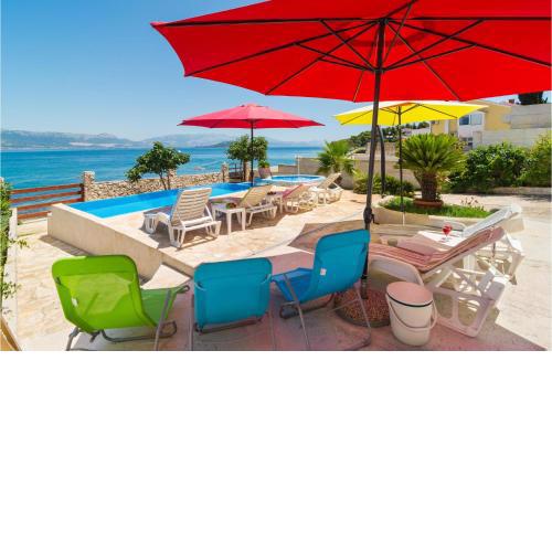 6 Bedroom Beautiful Home In Slatine