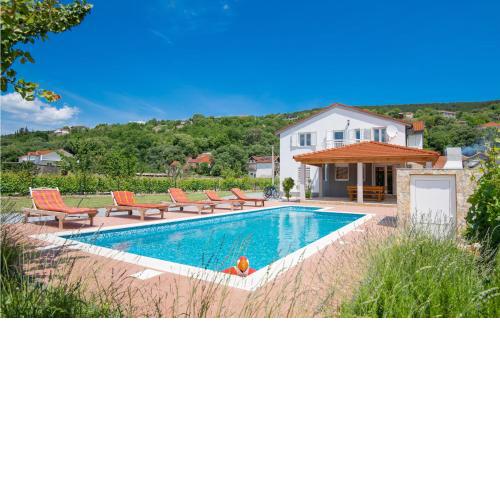 6 Bedroom Cozy Home In Prolozac