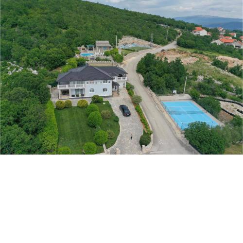 6 Bedroom Gorgeous Home In Gornje Podbablje