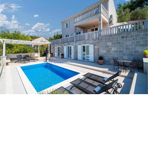 6 Bedroom Gorgeous Home In Sipanska Luka