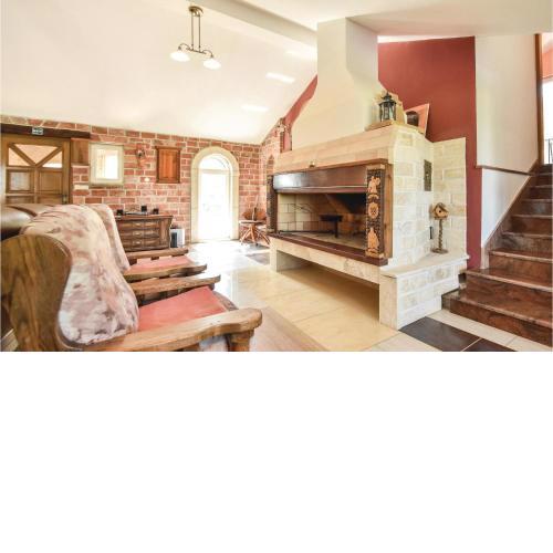 6 Bedroom Lovely Home In Dicmo Osoje