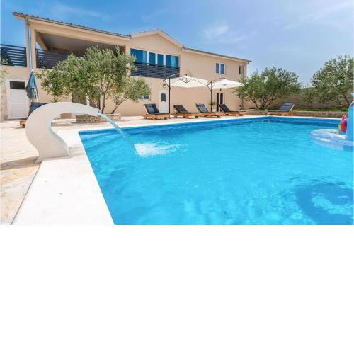 7 Bedroom Awesome Home In Polaca