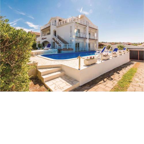 7 Bedroom Gorgeous Home In Zadar