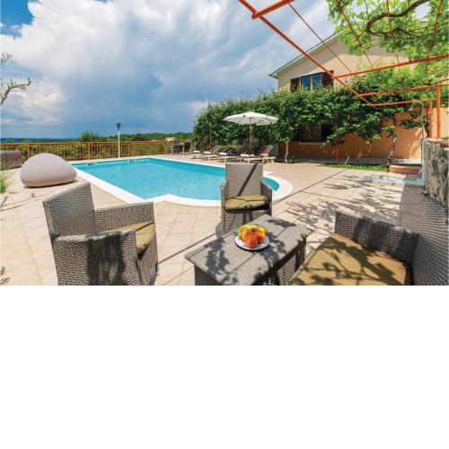 7 Bedroom Nice Home In Labin