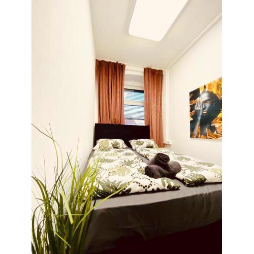 7 BR Apt Shared 15 Mins to Schönbrunn, Ideal for 15 P
