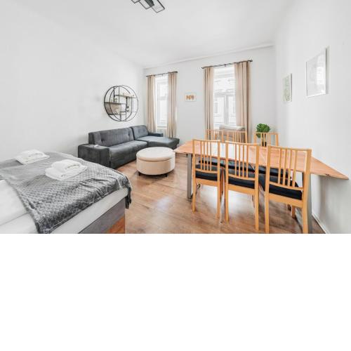 70 m2 Central Westbahnhof Apartment