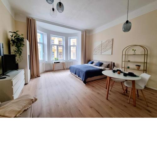 7th Heaven Apartment close to metro and center