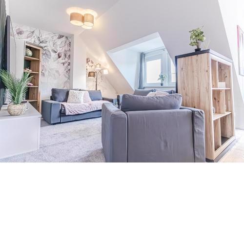 9 min to Center - Luxury Airconditioned w/ Balcony