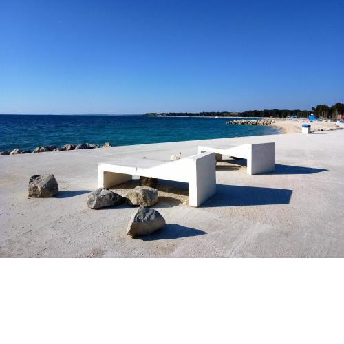 Abelia Pool View Studio
