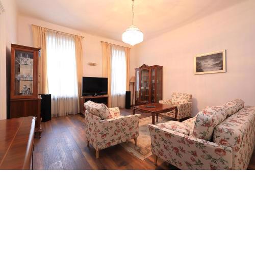Alan's Downtown Apartment
