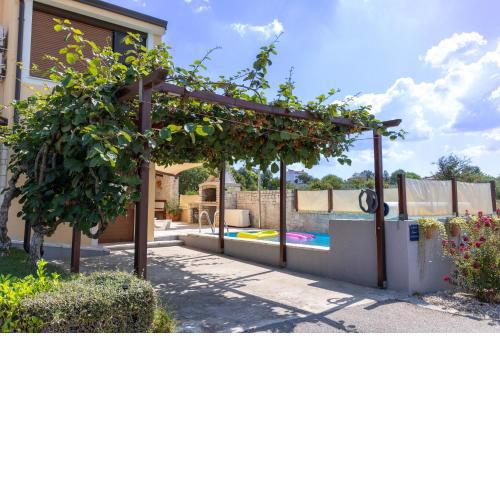 Alba apartment with swimming pool