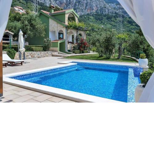 Alleinstehendes Ferienhaus mit beheiztem infinity Pool und Meerblick