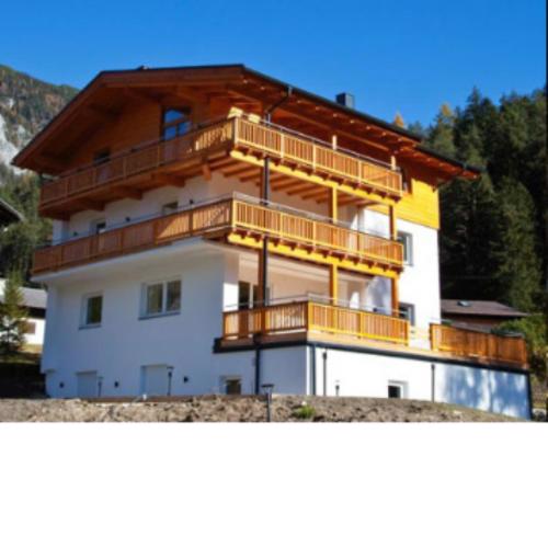 Alpenmond Appartment Halbmond