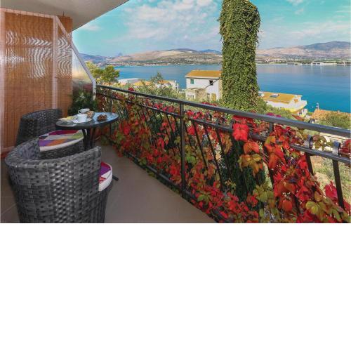Amazing Apartment In Arbanija With Kitchen