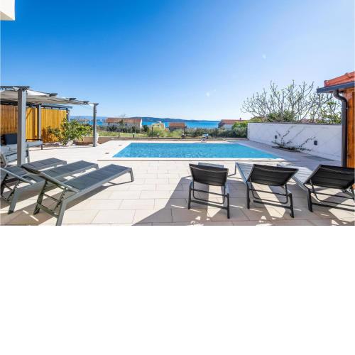 Amazing Apartment In Kastel Gomilica With Kitchen