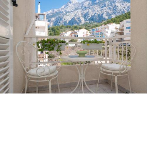 Amazing Apartment In Makarska