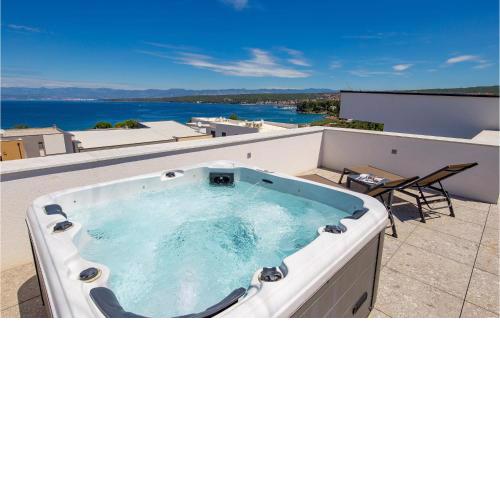 Amazing Apartment In Malinska With Jacuzzi