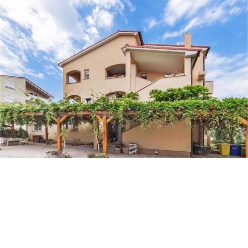 Amazing Apartment In Medulin