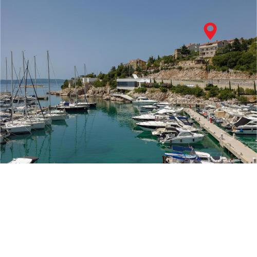 Amazing Apartment In Novi Vinodolski With Wifi