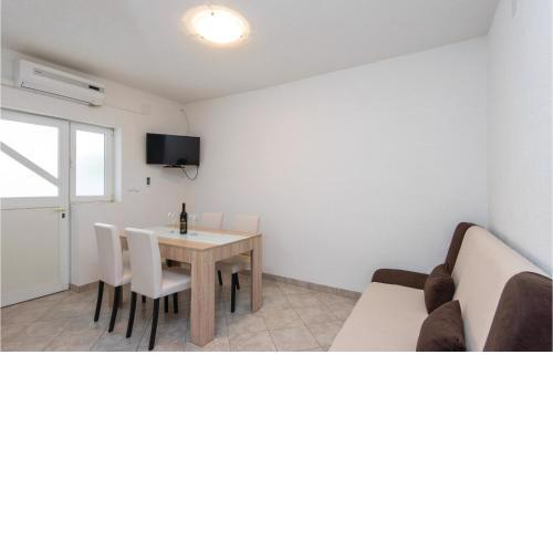 Amazing Apartment In Orebic With Wifi