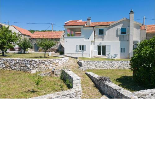 Amazing Apartment In Podgrade With Jacuzzi