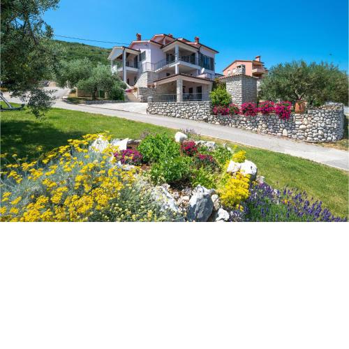 Amazing Apartment In Ravni With House Sea View