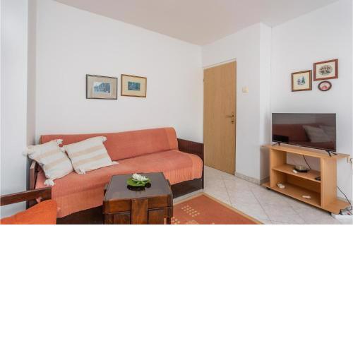 Amazing Apartment In Vantacici With Kitchen