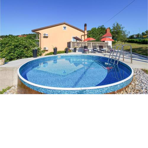 Amazing Apartment In Viskovo With Wifi