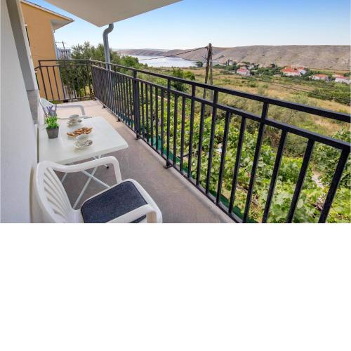 Amazing Apartment In Vlasici With Kitchen