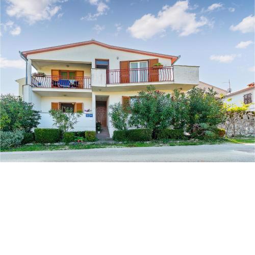 Amazing Apartment In Vrsar With Kitchen