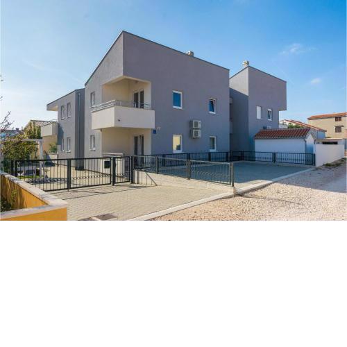 Amazing Apartment In Vrsi-Mulo With Kitchen