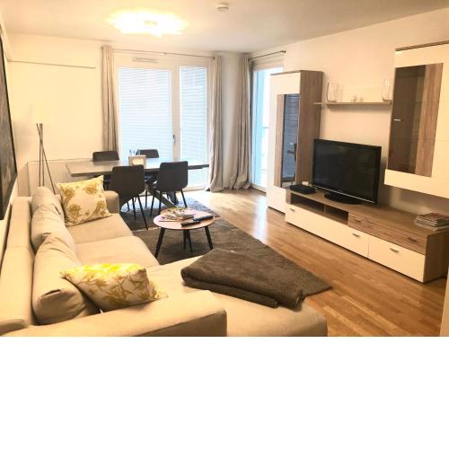 Amazing Austria Center Apartment near UNO City