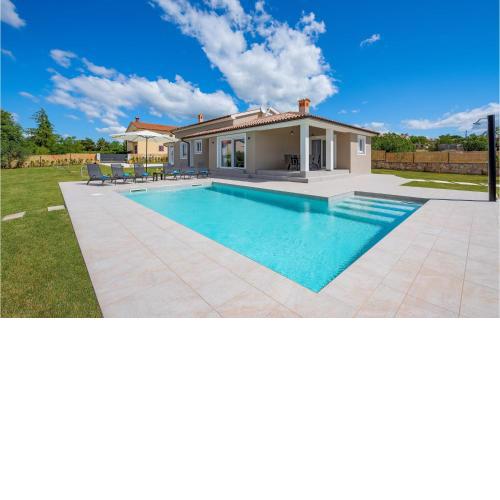 Amazing Home In Barban With Outdoor Swimming Pool