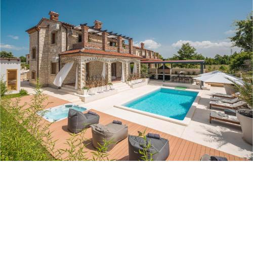 Amazing Home In Cabrunici With Jacuzzi