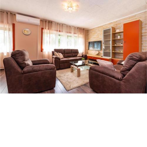Amazing Home In Galovac With Wifi