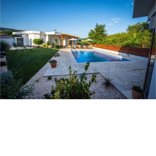 Amazing Home In Glavina Donja With Kitchen