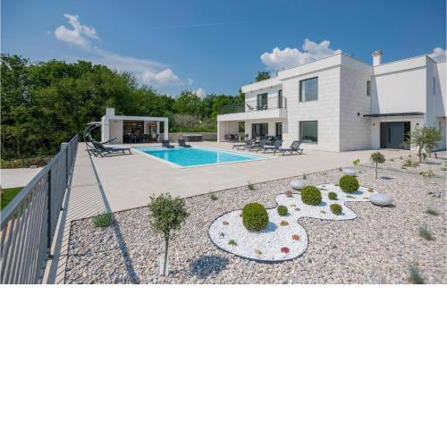 Amazing Home In Grubine With Sauna