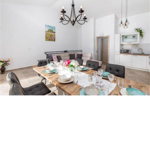 Amazing Home In Kavran With Outdoor Swimming Pool