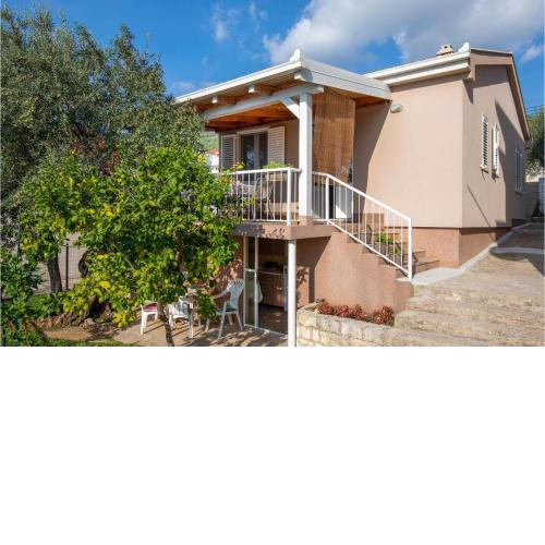 Amazing Home In Komarna With Wifi