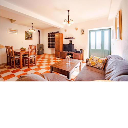 Amazing Home In Kuna With Kitchen