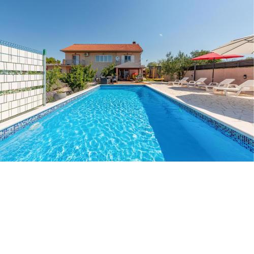 Amazing Home In Lisicic With Outdoor Swimming Pool