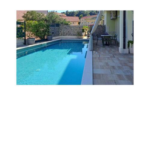 Amazing Home In Makarska With Wifi